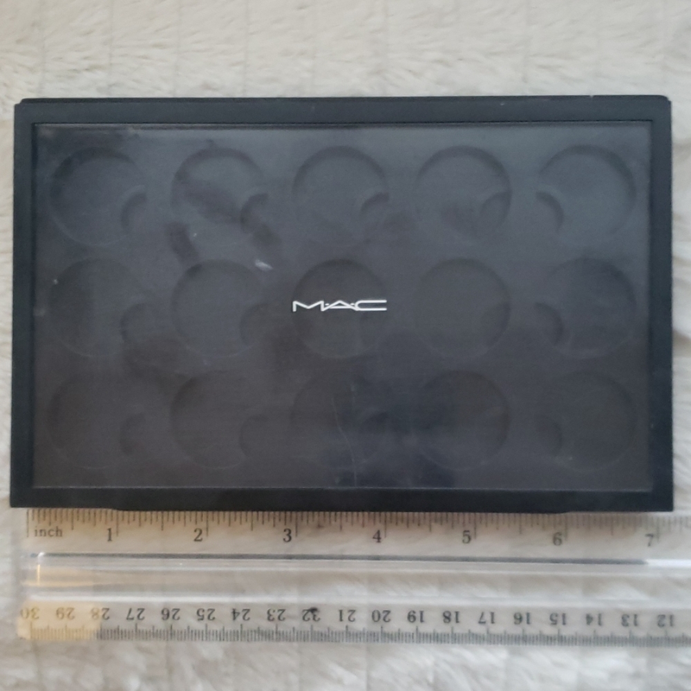 MAC eyeshadow case